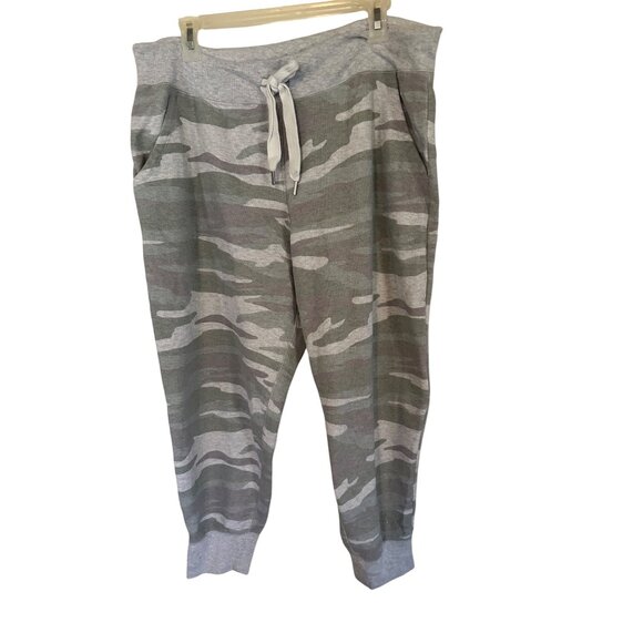 Aerie gray camo sweat pants with draw string size L - Picture 4 of 7